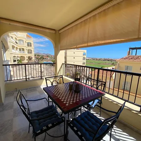 Apartamento La Paz. Lovely Overlooking The Golf And Sea San Miguel de Abona